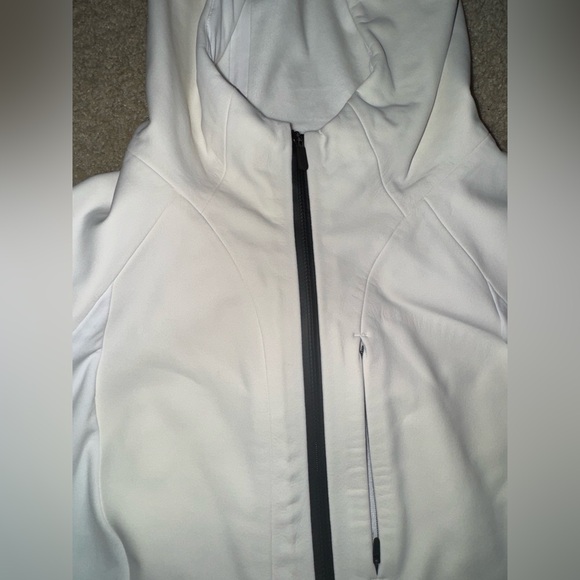 Lululemon Women’s Cross Chill Performance Jacket - Picture 2 of 4